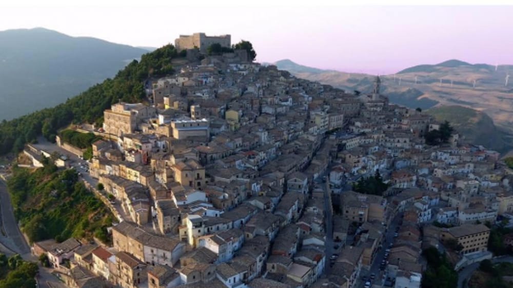 Oggi il Castello è valorizzato anche grazie al Fai - Fondo Ambiente Italiano - che organizza delle visite guidate alla scoperta della residenza. Il Castello Imperiale si presenta al viaggiatore come una fortezza maestosa e imponente che domina tutta la cittadina, di cui è divenuto il simbolo per eccellenza; in più, dall'alto del castello è possibile ammirare una splendida vista sul Tavoliere e sulla Valle del Calaggio.